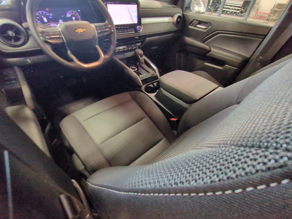 Used 2024 Chevrolet Colorado LT w/ LT Convenience Package image 18