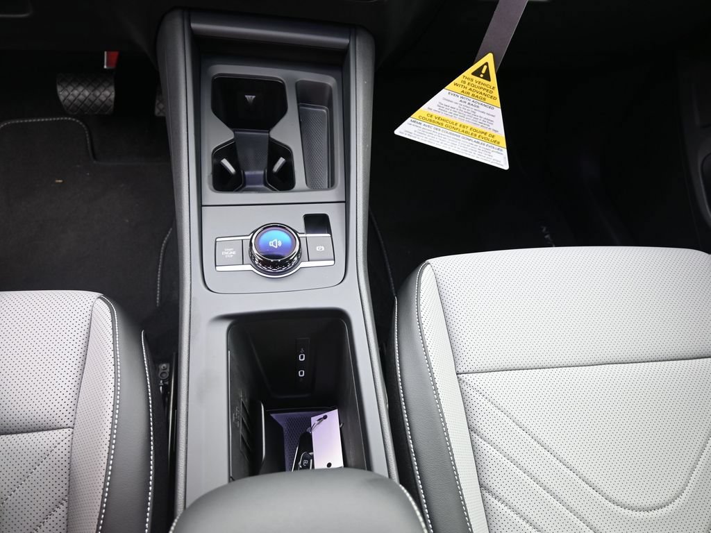 Used 2025 Volkswagen Tiguan SE FWD image 13