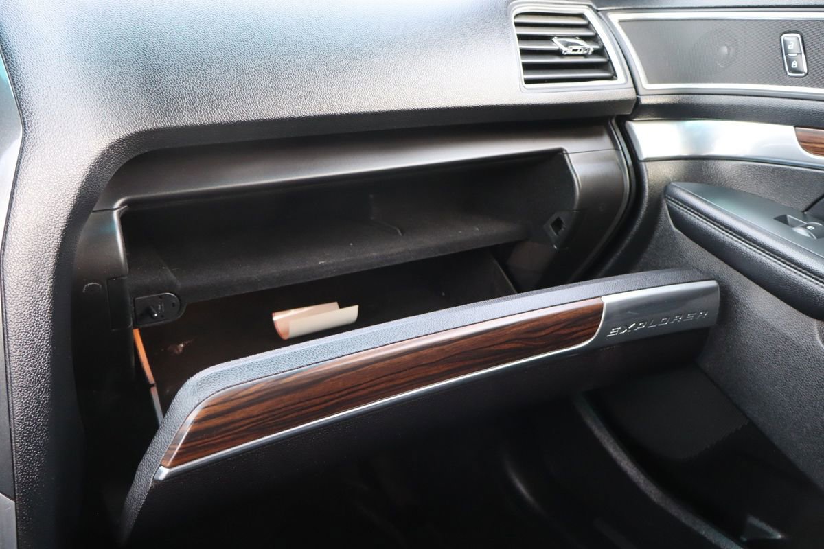 Used 2016 Ford Explorer Limited image 39