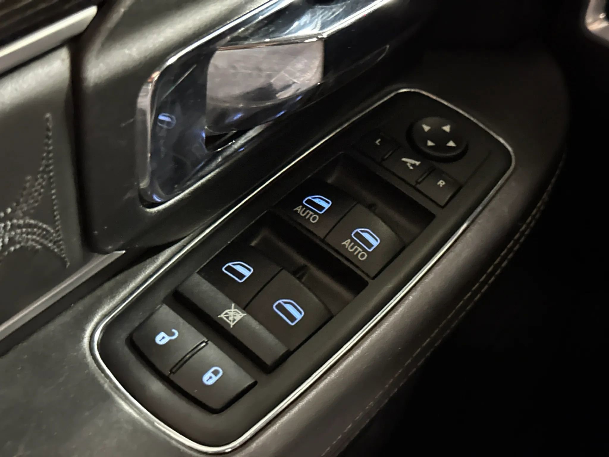 Used 2018 RAM 3500 Laramie Longhorn image 32