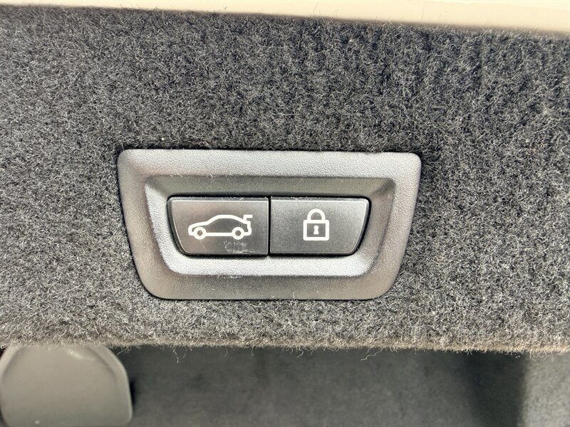 Used 2019 BMW 740i w/ M Sport Package RWD image 27