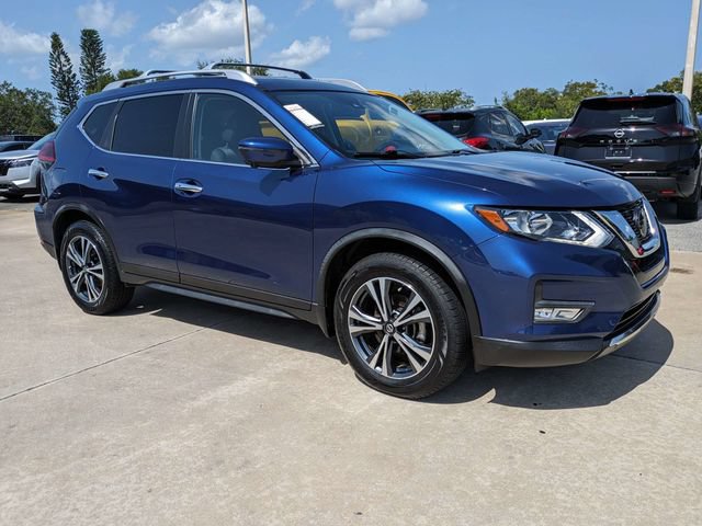 Used 2019 Nissan Rogue SV w/ Premium Package FWD image 2