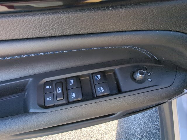 Used 2025 Jeep Compass Latitude w/ Convenience Group AWD/4WD image 13