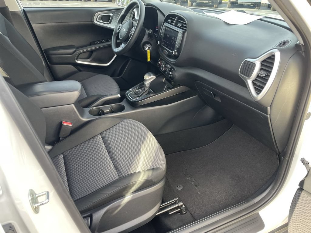 Used 2022 Kia Soul LX FWD image 30