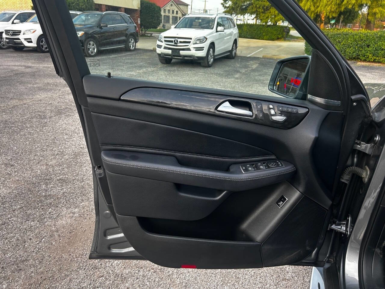 Used 2017 Mercedes-Benz GLE 350 w/ Premium 1 Package image 9