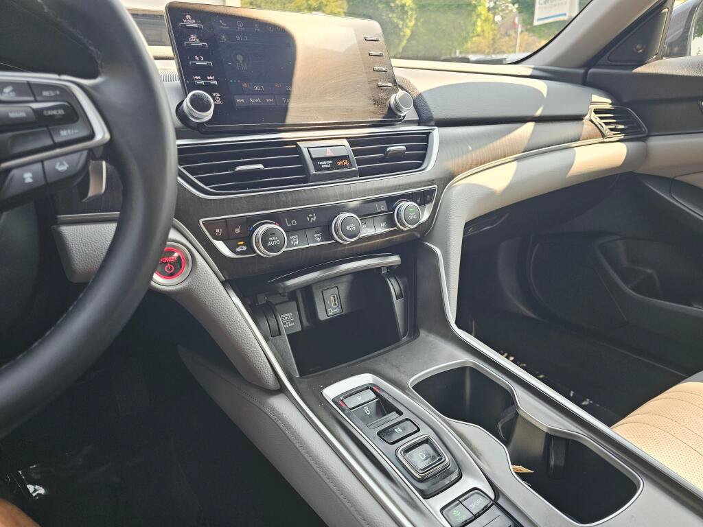 Certified 2018 Honda Accord Touring image 30