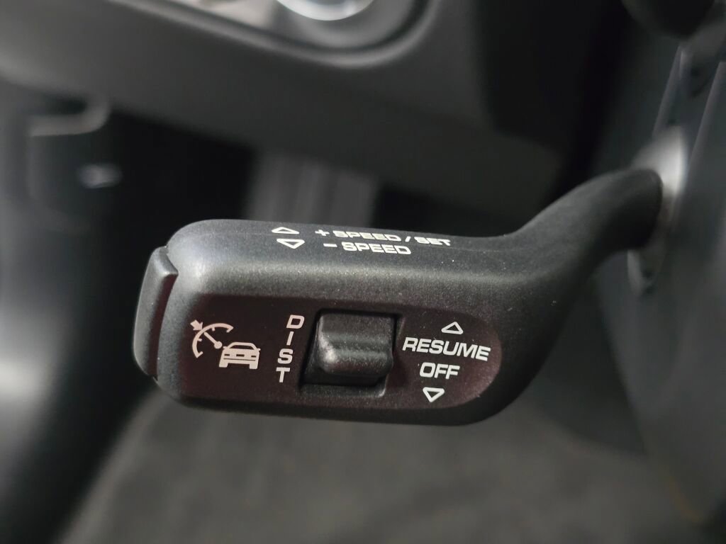 Certified 2024 Porsche Macan image 43