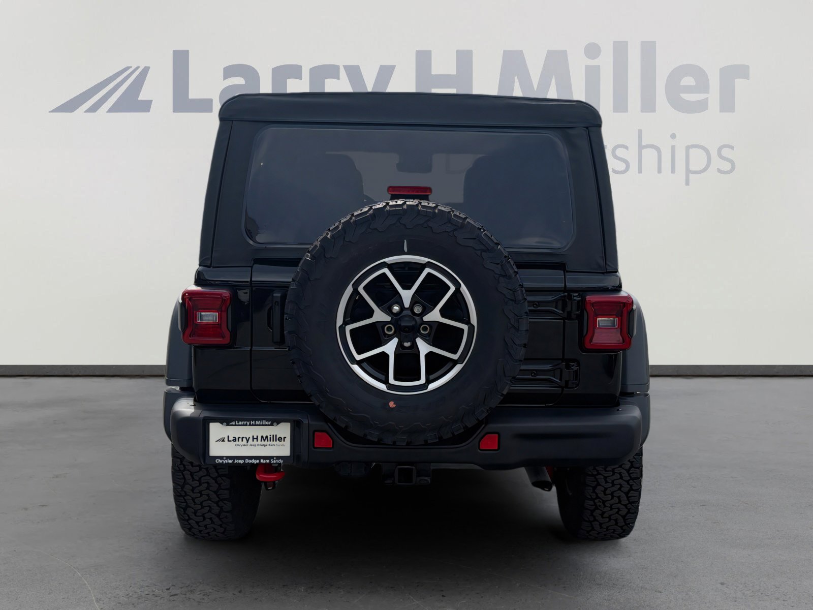 Used 2025 Jeep Wrangler Unlimited Rubicon w/ Steel Bumper Group image 4