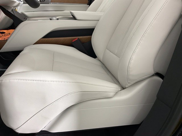 New 2026 Cadillac Vistiq Luxury w/ LPO, Floor Liner Package AWD/4WD image 27