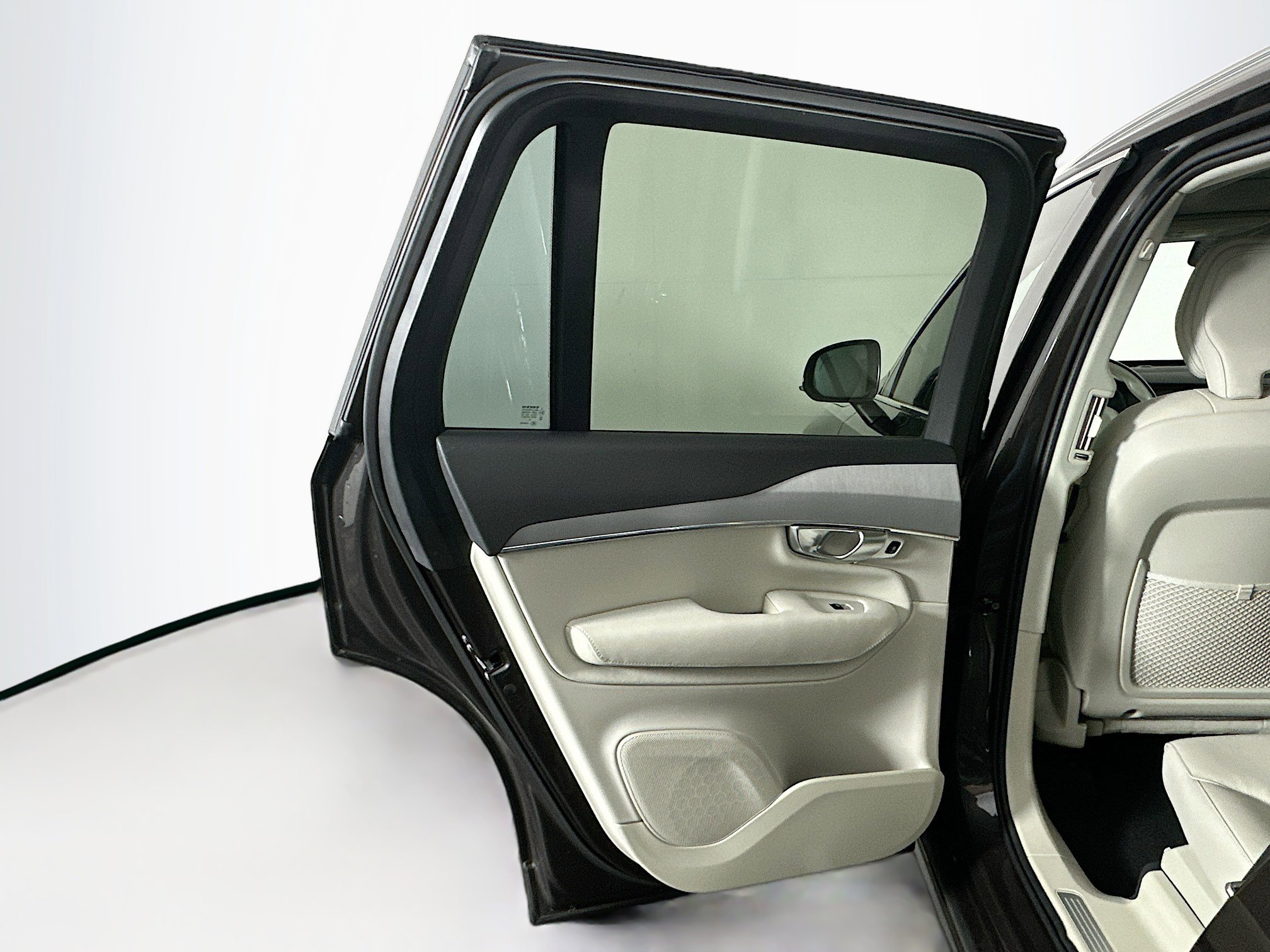 Used 2024 Volvo XC90 B5 Core w/ Protection Package Premier image 27