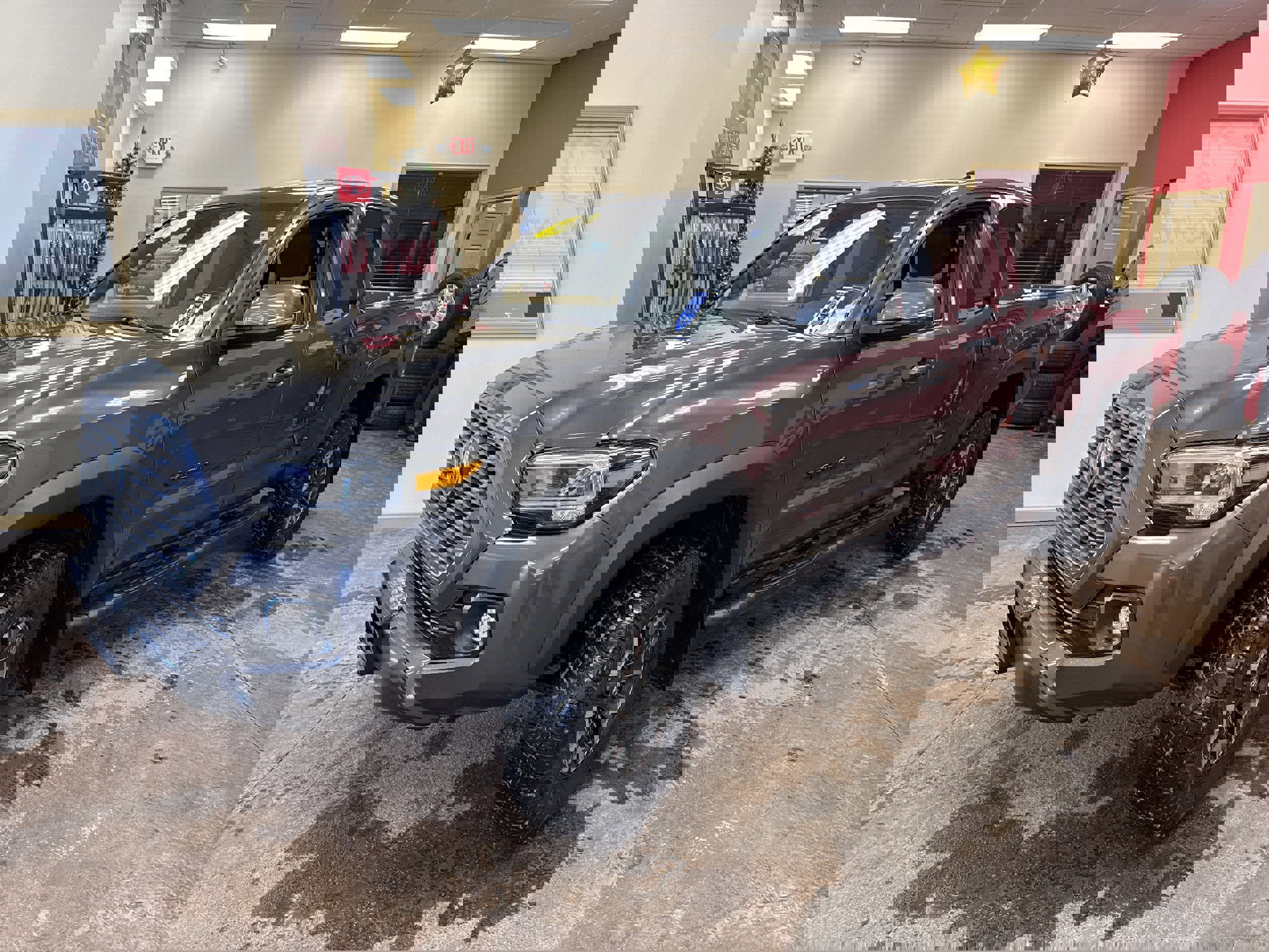 Used 2021 Toyota Tacoma TRD Off-Road w/ TRD Premium Off Road Package image 3