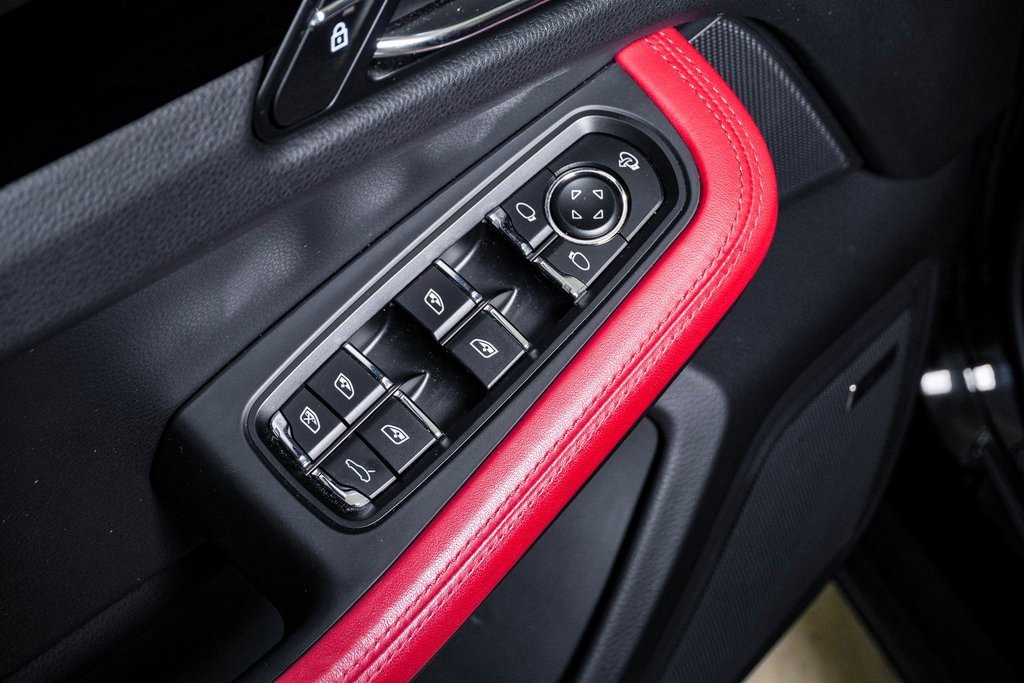 Certified 2025 Porsche Macan image 26