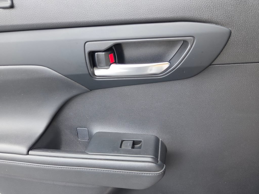 Used 2022 Toyota Highlander XLE FWD image 9