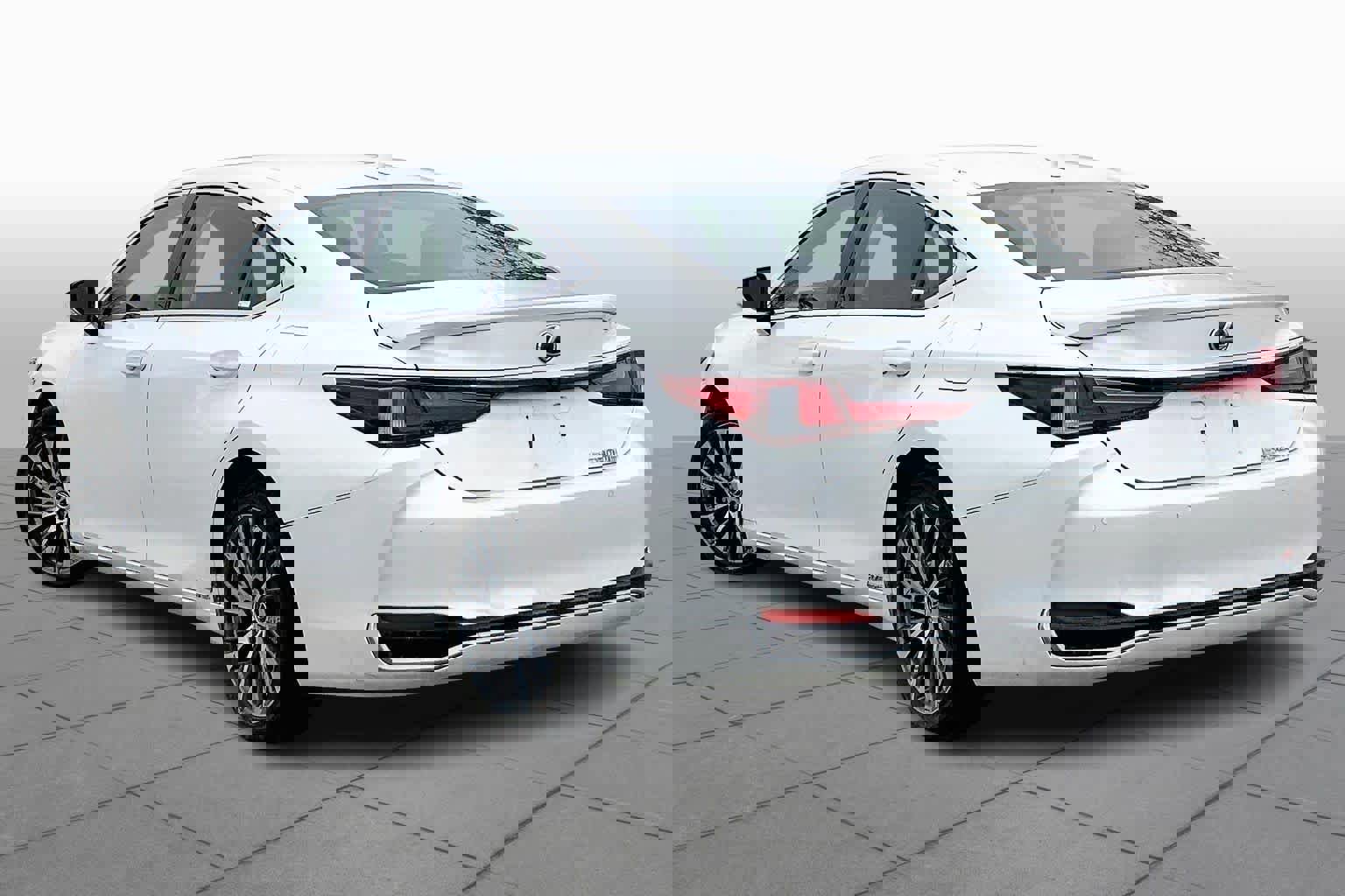 Used 2019 Lexus ES 300h w/ Premium Package image 12