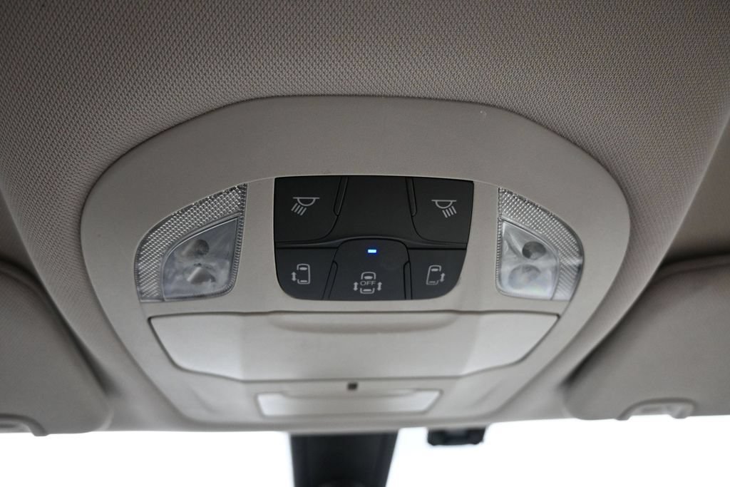 Used 2021 Chrysler Voyager Lxi FWD image 18