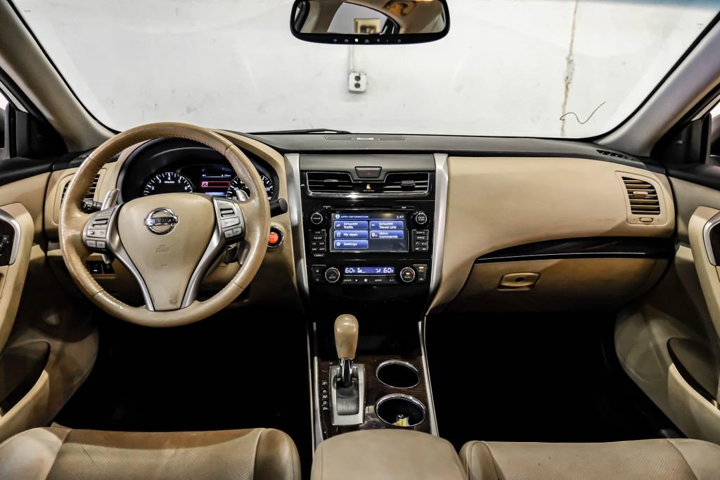 Used 2015 Nissan Altima 3.5 SL FWD image 16