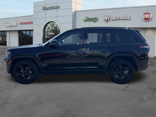 Used 2024 Jeep Grand Cherokee Altitude AWD/4WD image 4