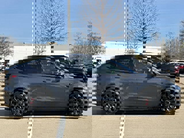 Used 2023 Tesla Model Y Performance image 3