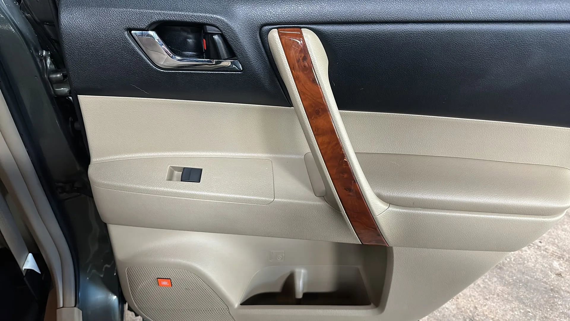 Used 2013 Toyota Highlander Limited image 17