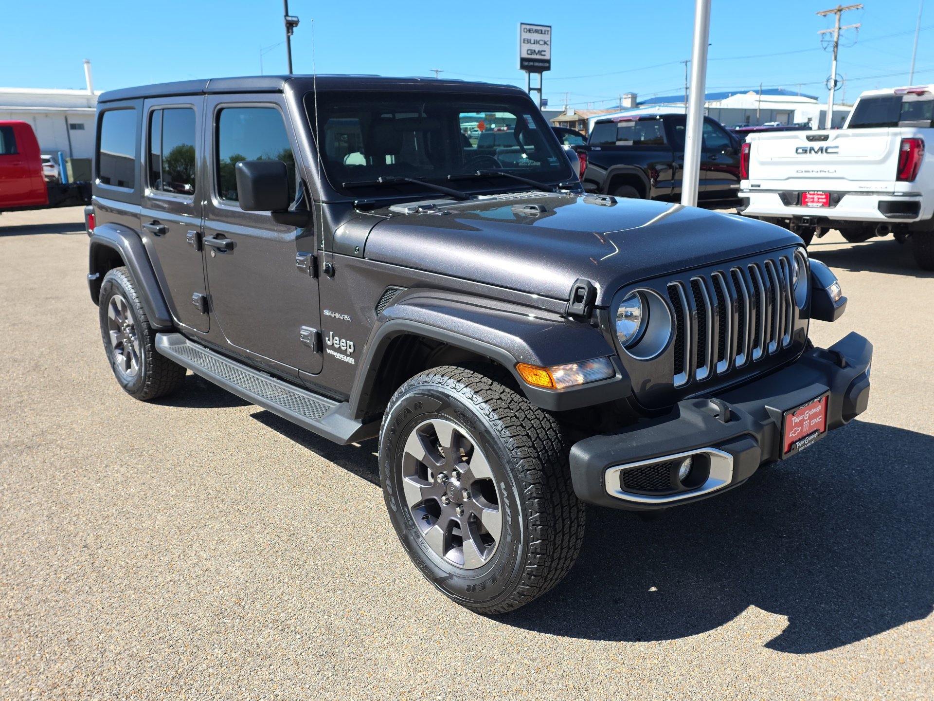 Used 2018 Jeep Wrangler Unlimited Sahara w/ Cold Weather Group image 2