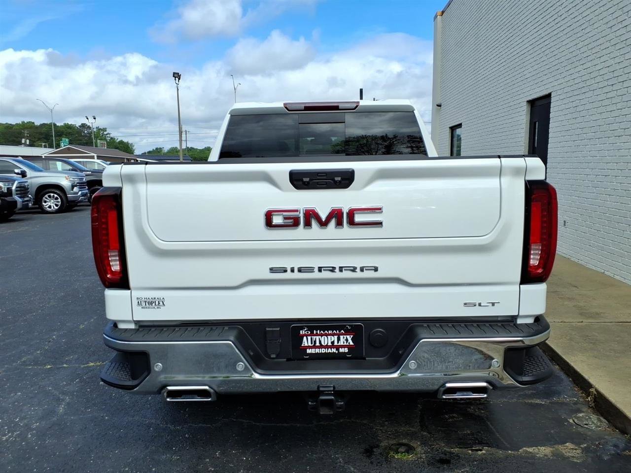 Used 2026 GMC Sierra 1500 SLT w/ SLT Premium Plus Package image 4