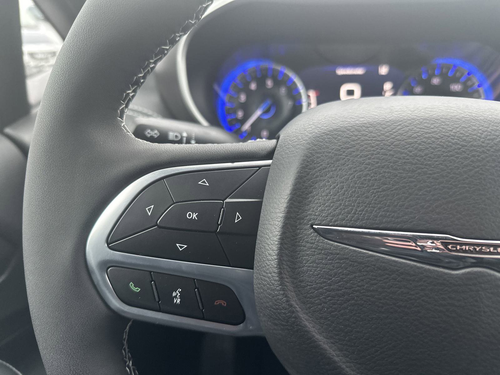 New 2025 Chrysler Pacifica Select image 24