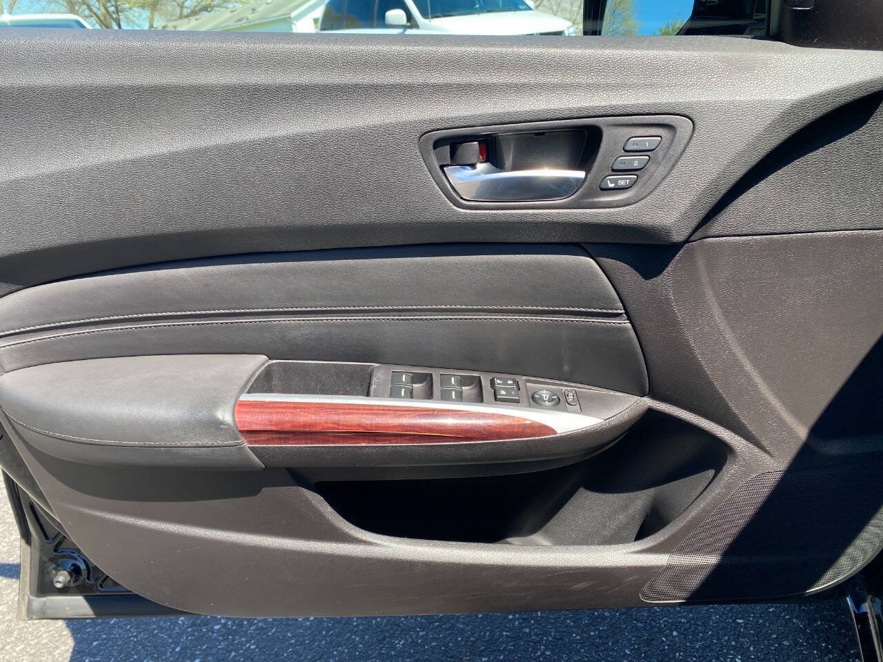 Used 2015 Acura TLX w/ Technology Package FWD image 11