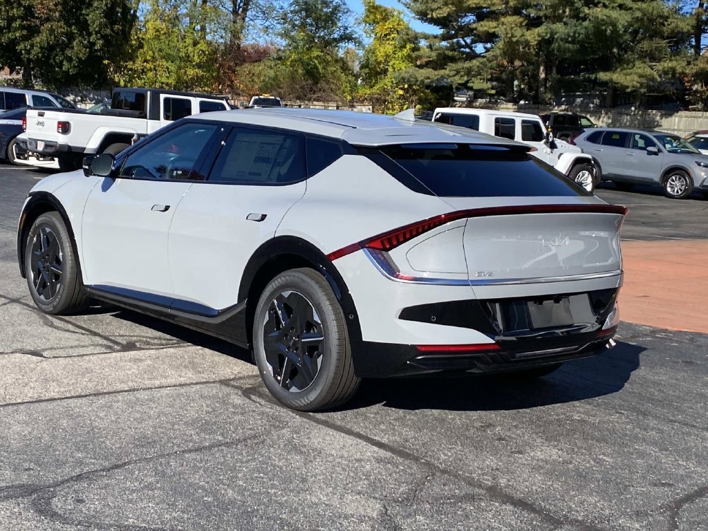 New 2026 Kia EV6 Wind AWD/4WD image 3