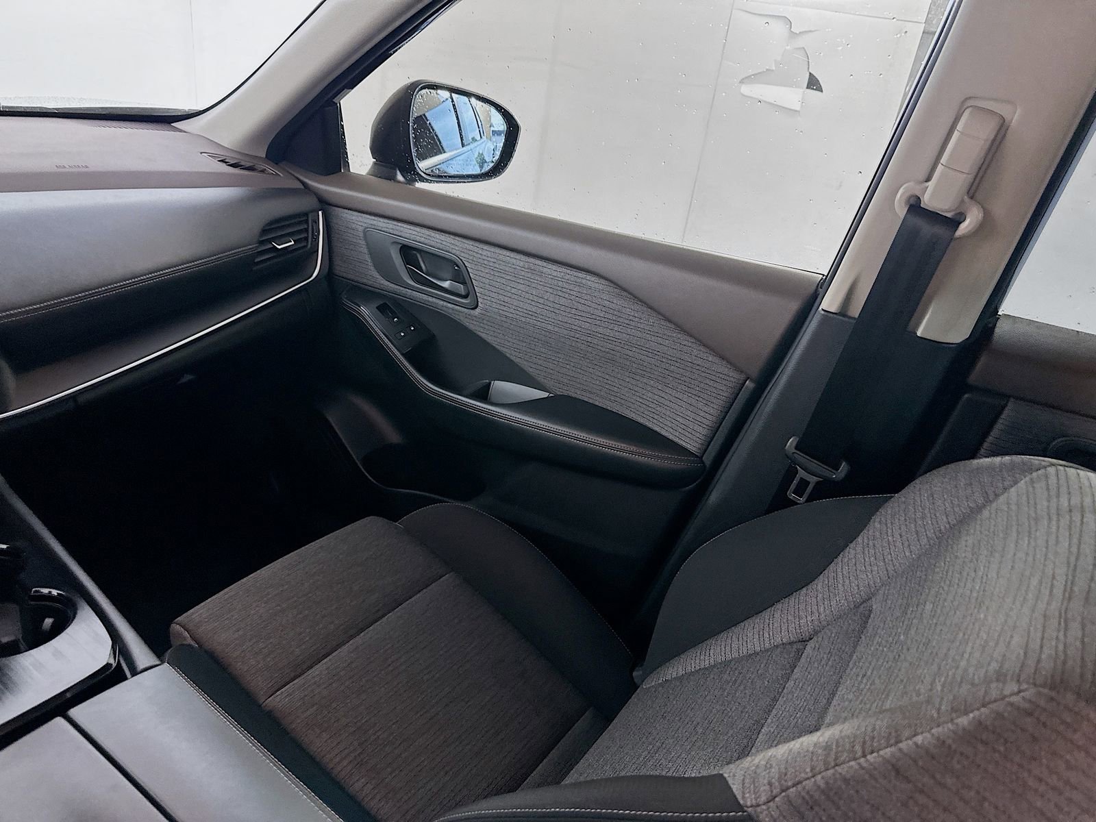 Used 2021 Nissan Rogue S FWD image 21
