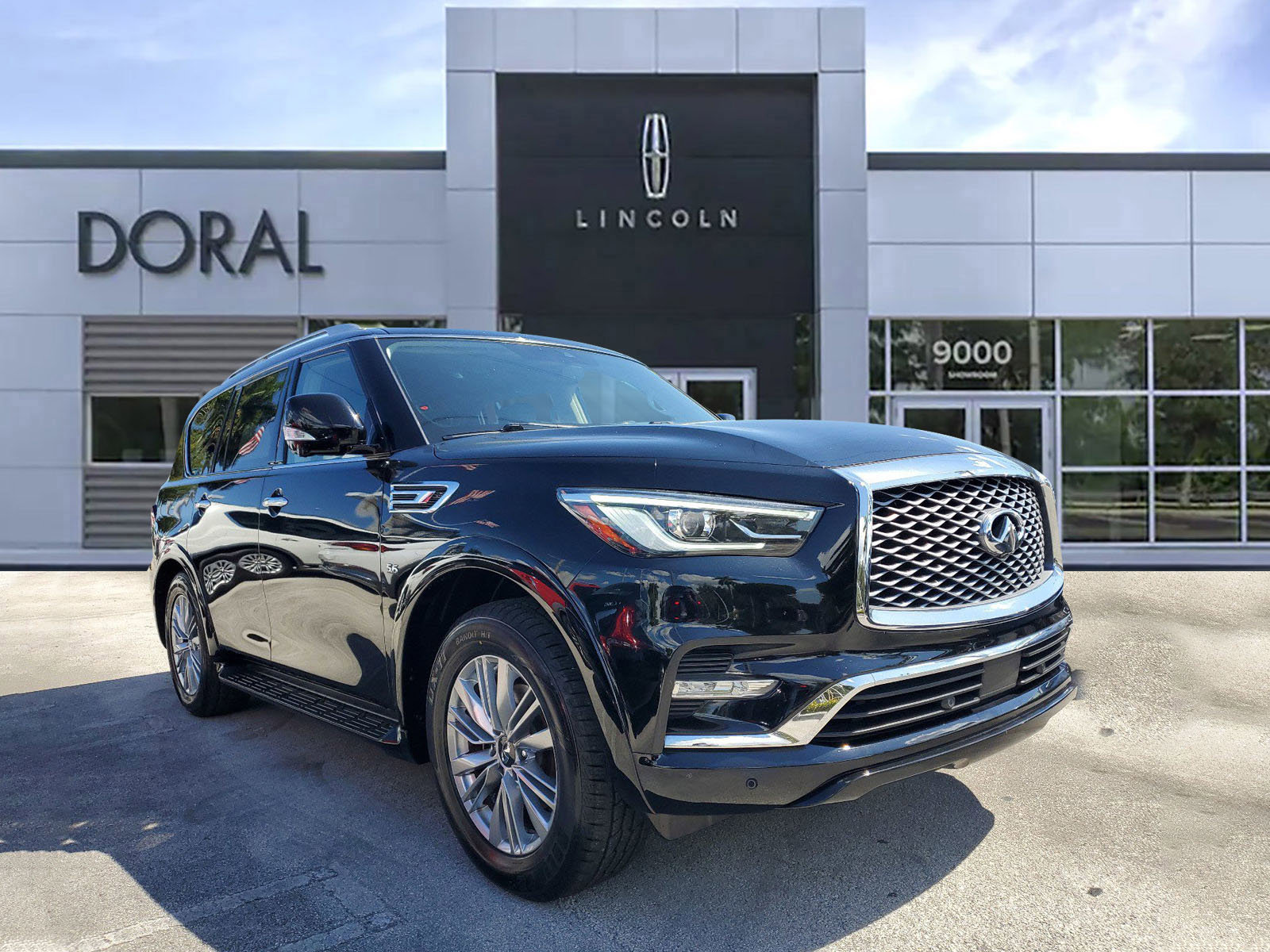 Used 2019 INFINITI QX80 Luxe image 1