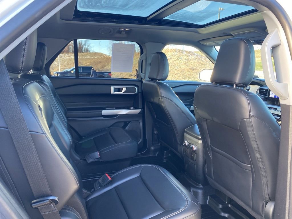 Used 2022 Ford Explorer XLT w/ Equipment Group 202A image 14