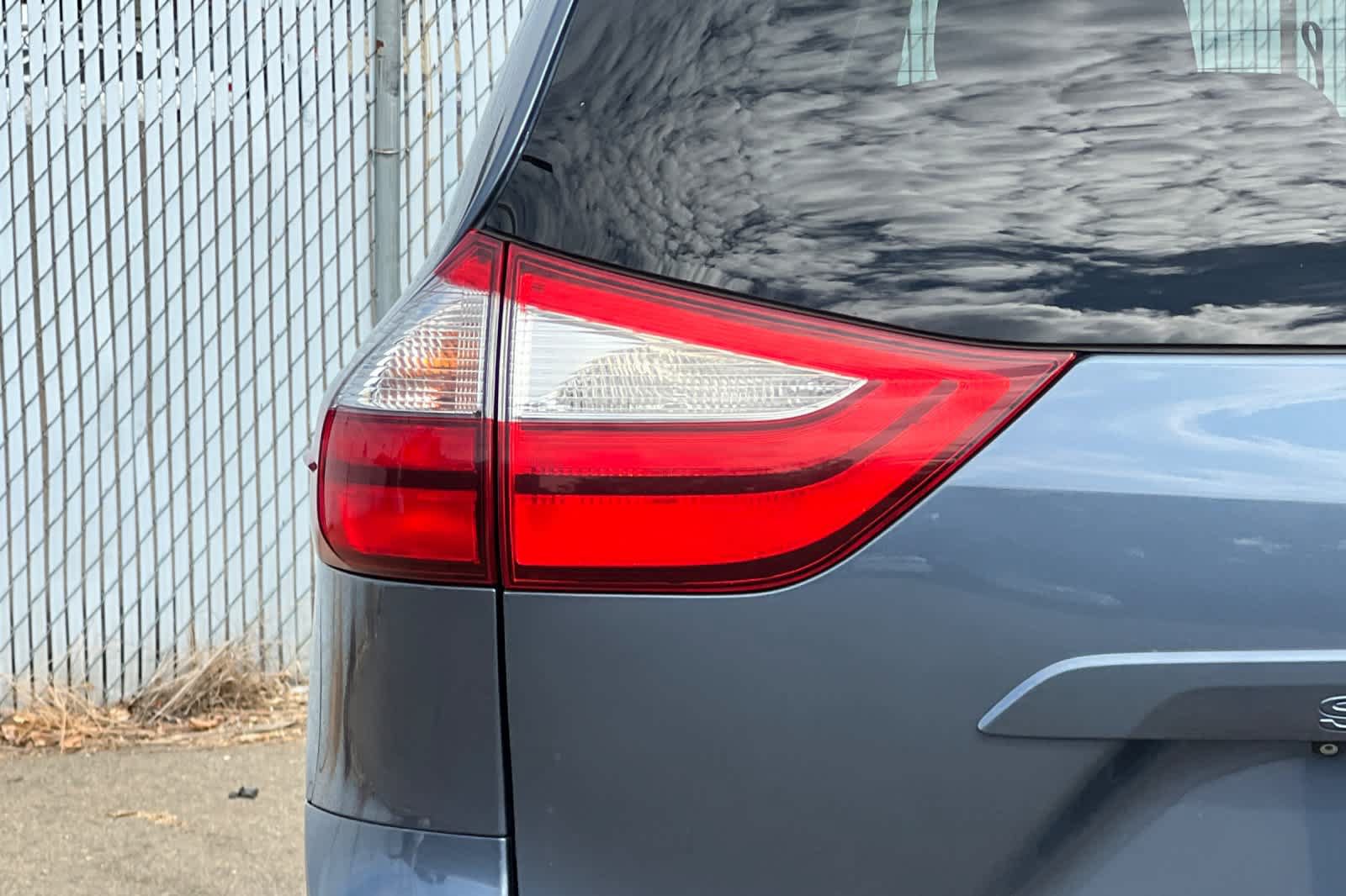 Used 2015 Toyota Sienna LE FWD image 23