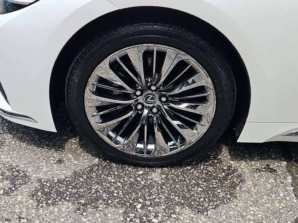 Used 2023 Lexus LS 500 AWD w/ Interior Upgrade Package image 7