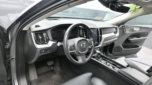 Used 2019 Volvo XC60 T6 Momentum w/ Advanced Package AWD/4WD image 27