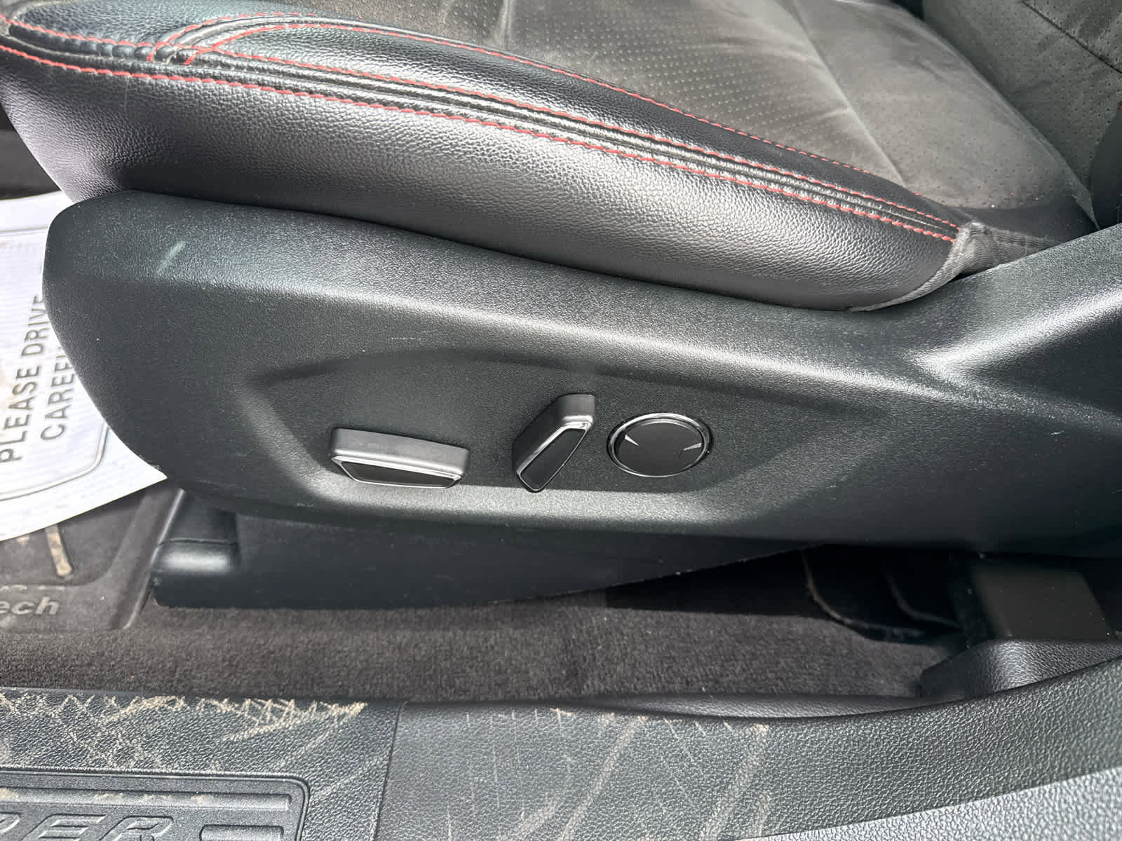 Used 2018 Ford Explorer XLT w/ Equipment Group 202A AWD/4WD image 13