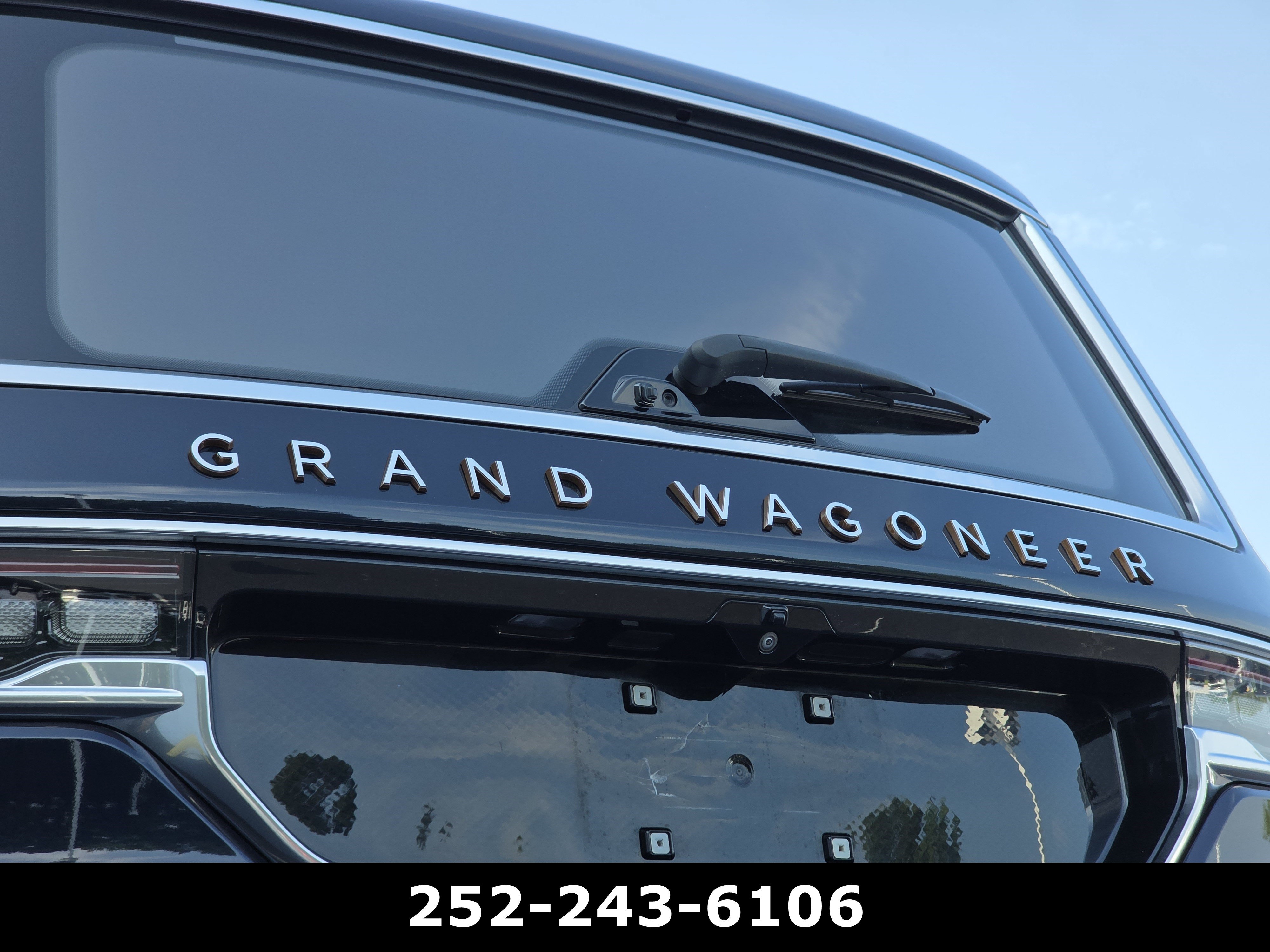 Used 2023 Jeep Grand Wagoneer Series III AWD/4WD image 60