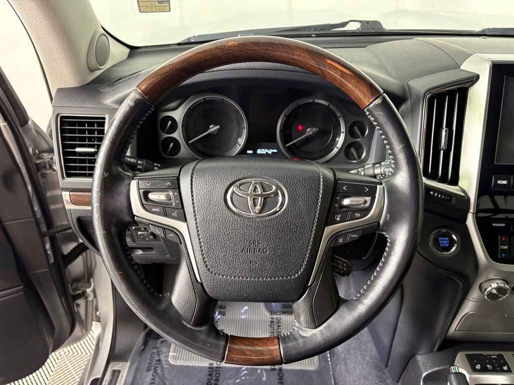 Used 2016 Toyota Land Cruiser image 15