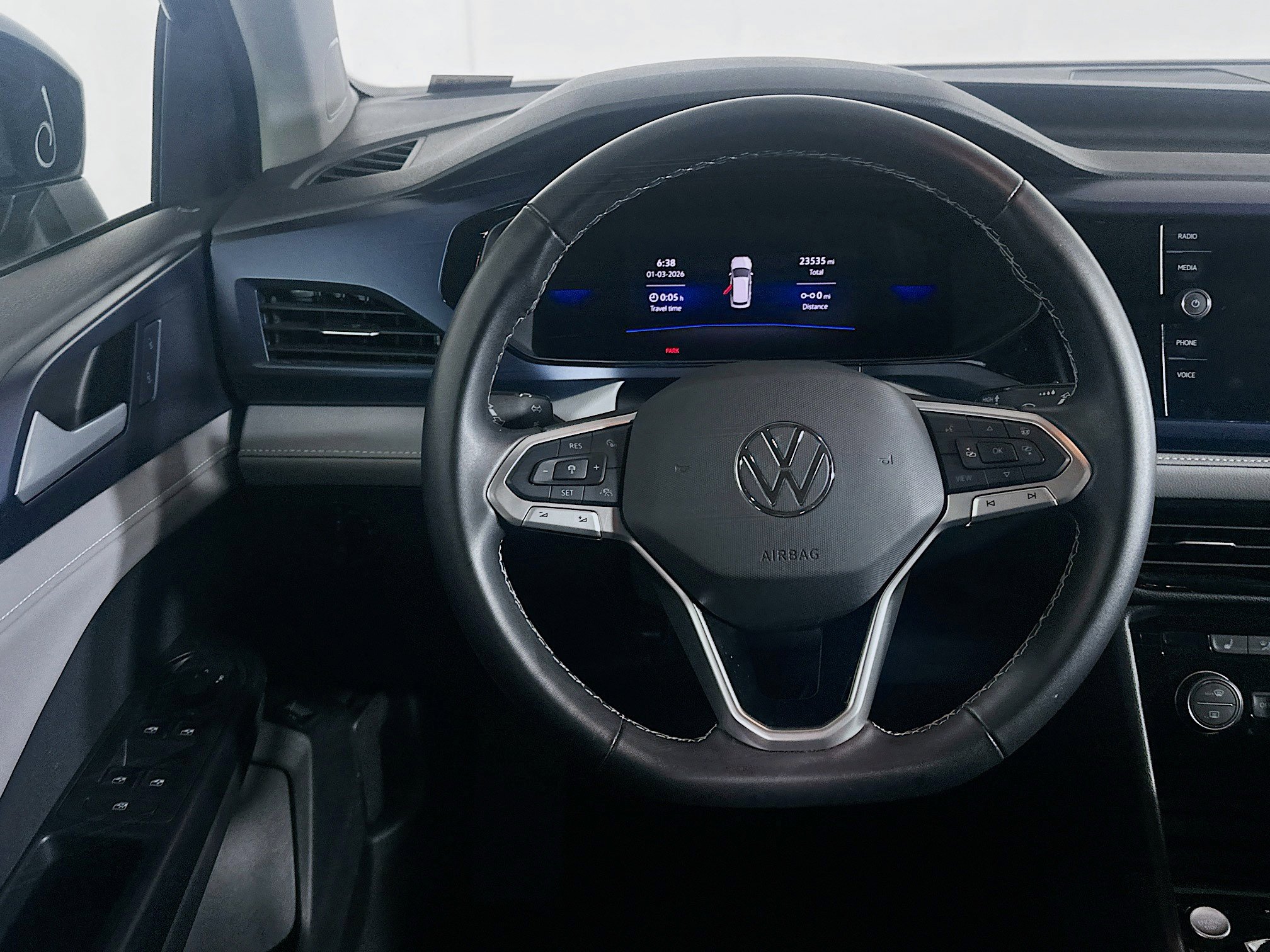 Used 2024 Volkswagen Taos SE image 17