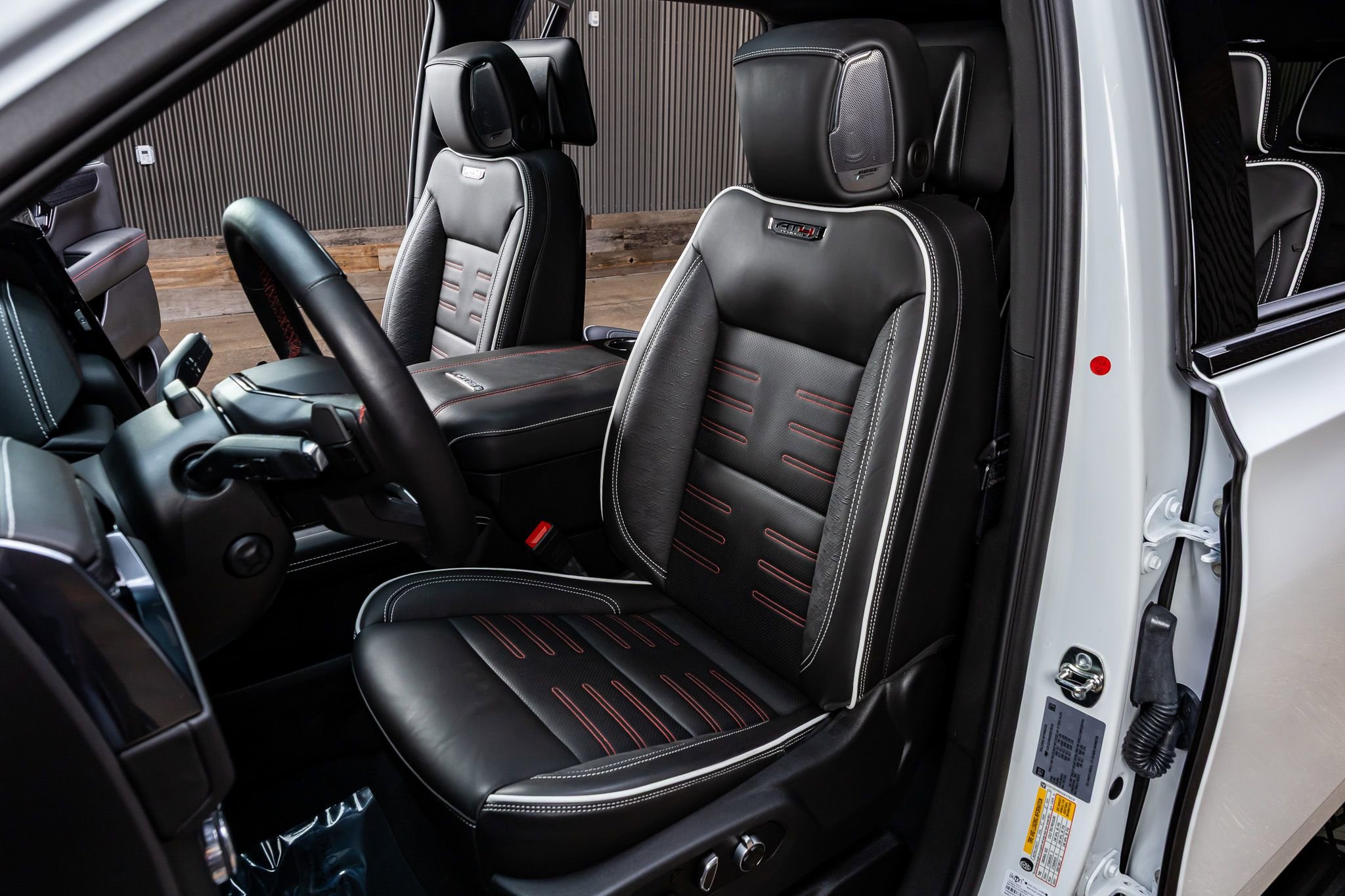 Used 2025 GMC Yukon AT4 Ultimate image 29