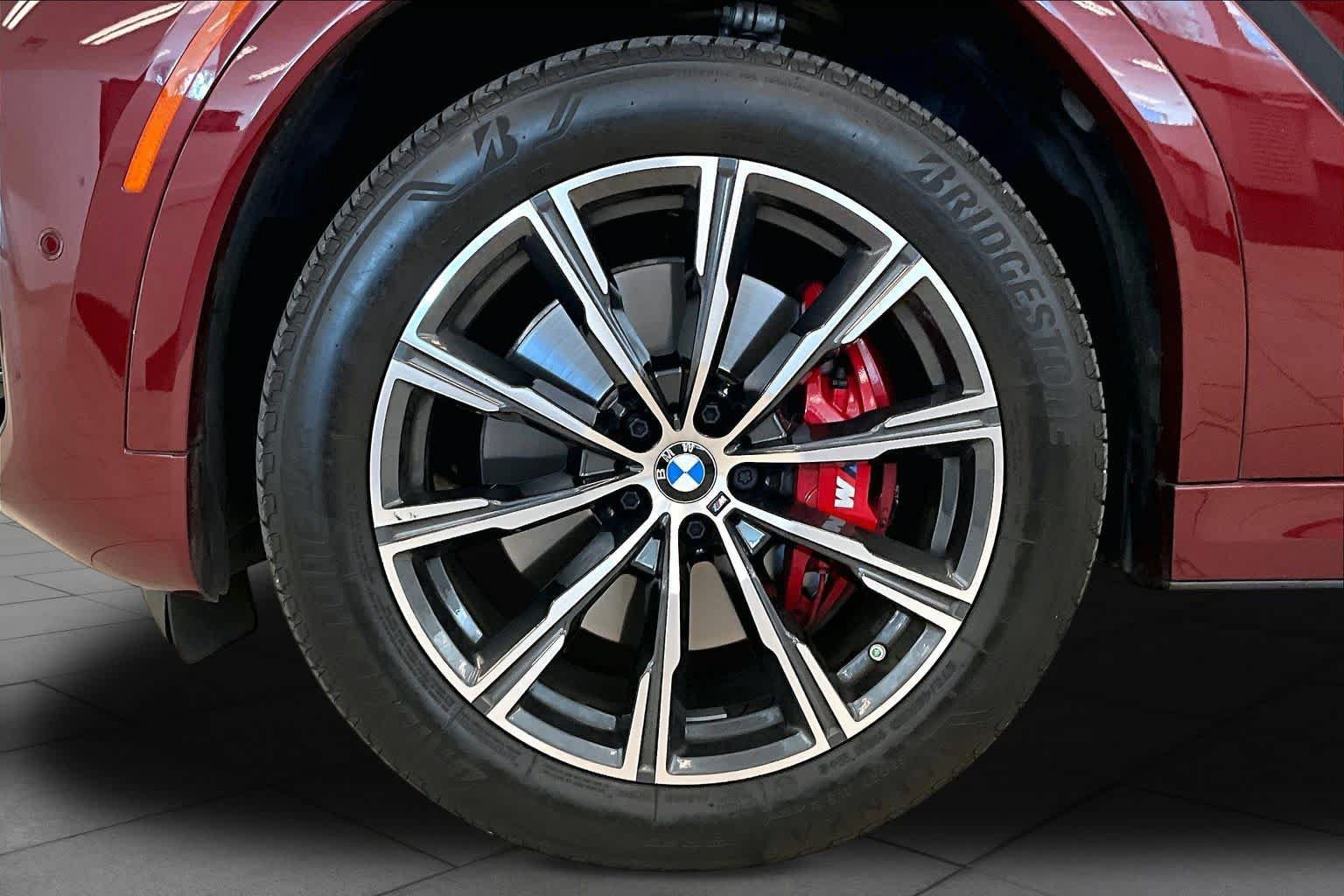 Used 2024 BMW X6 xDrive40i w/ Premium Package AWD/4WD image 9