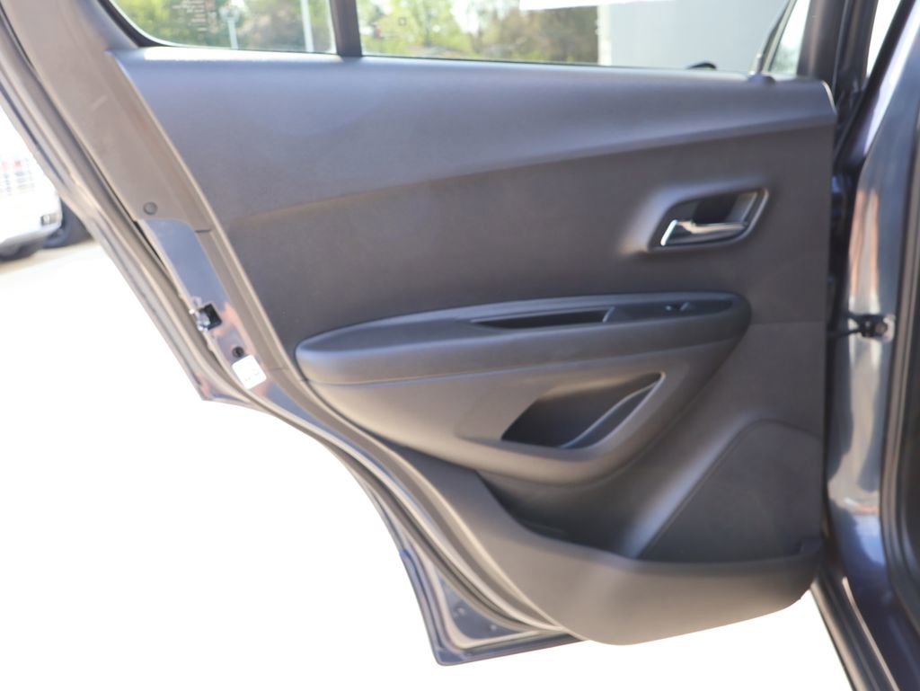 Used 2019 Chevrolet Trax LT w/ LT Convenience Package FWD image 21