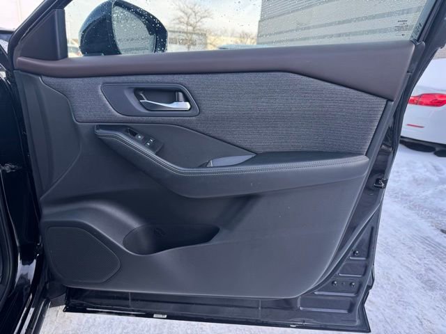 Used 2023 Nissan Rogue SV image 13