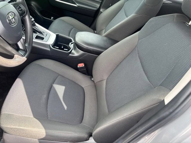 Used 2025 Toyota RAV4 LE AWD/4WD image 20