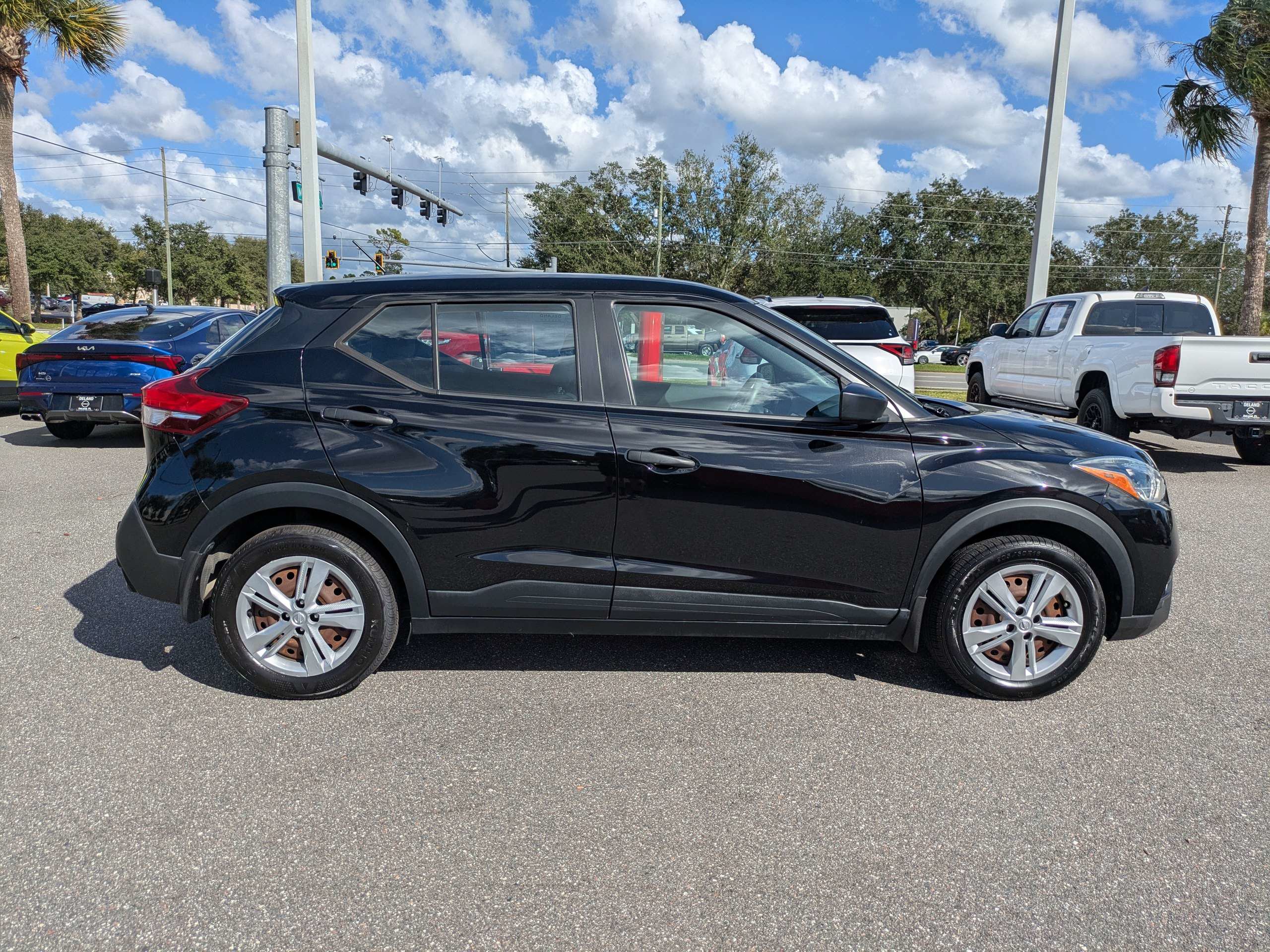 Used 2020 Nissan Kicks S FWD image 3