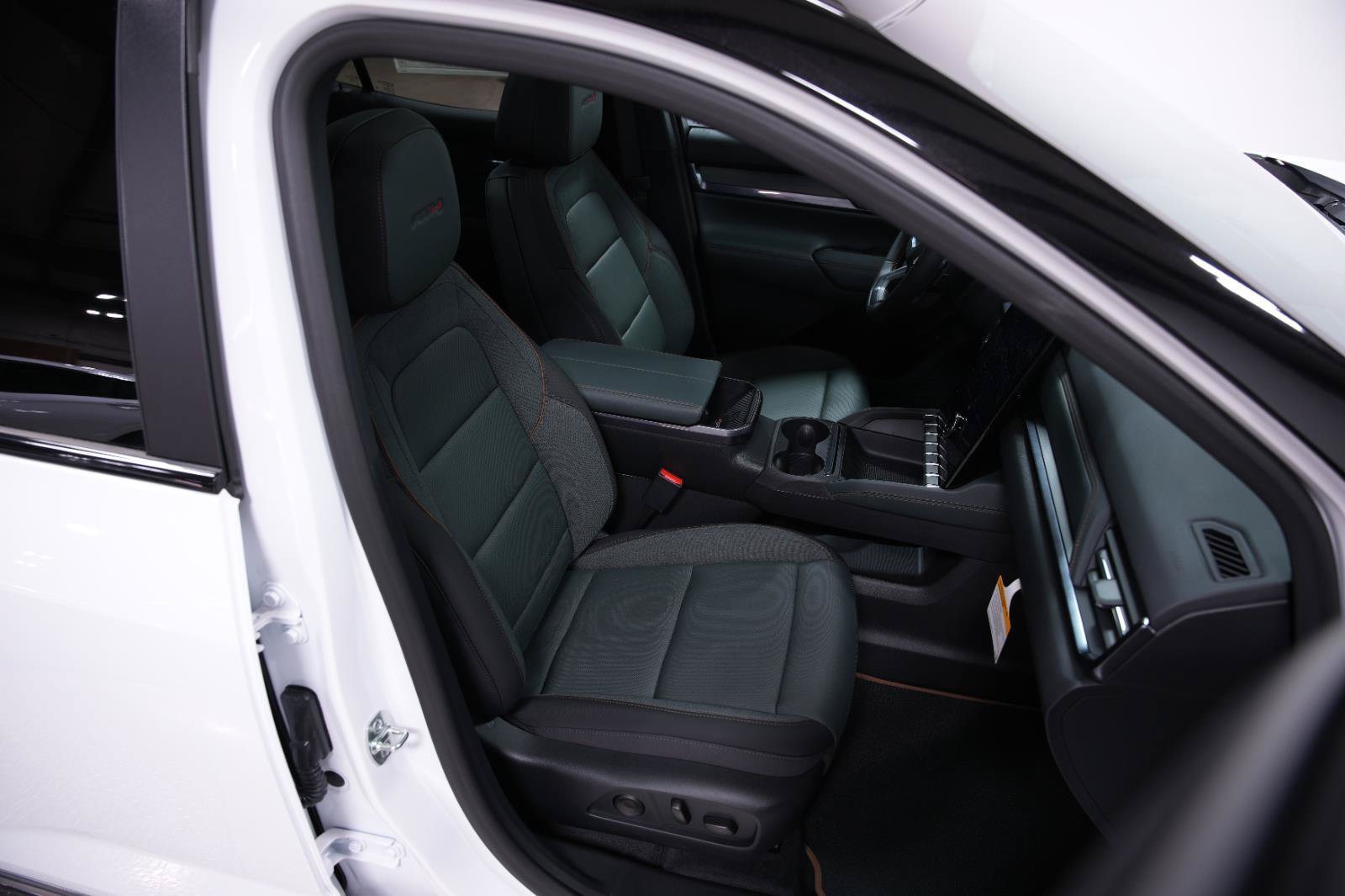 New 2026 GMC Terrain AT4 w/ Convenience Package III AWD/4WD image 17