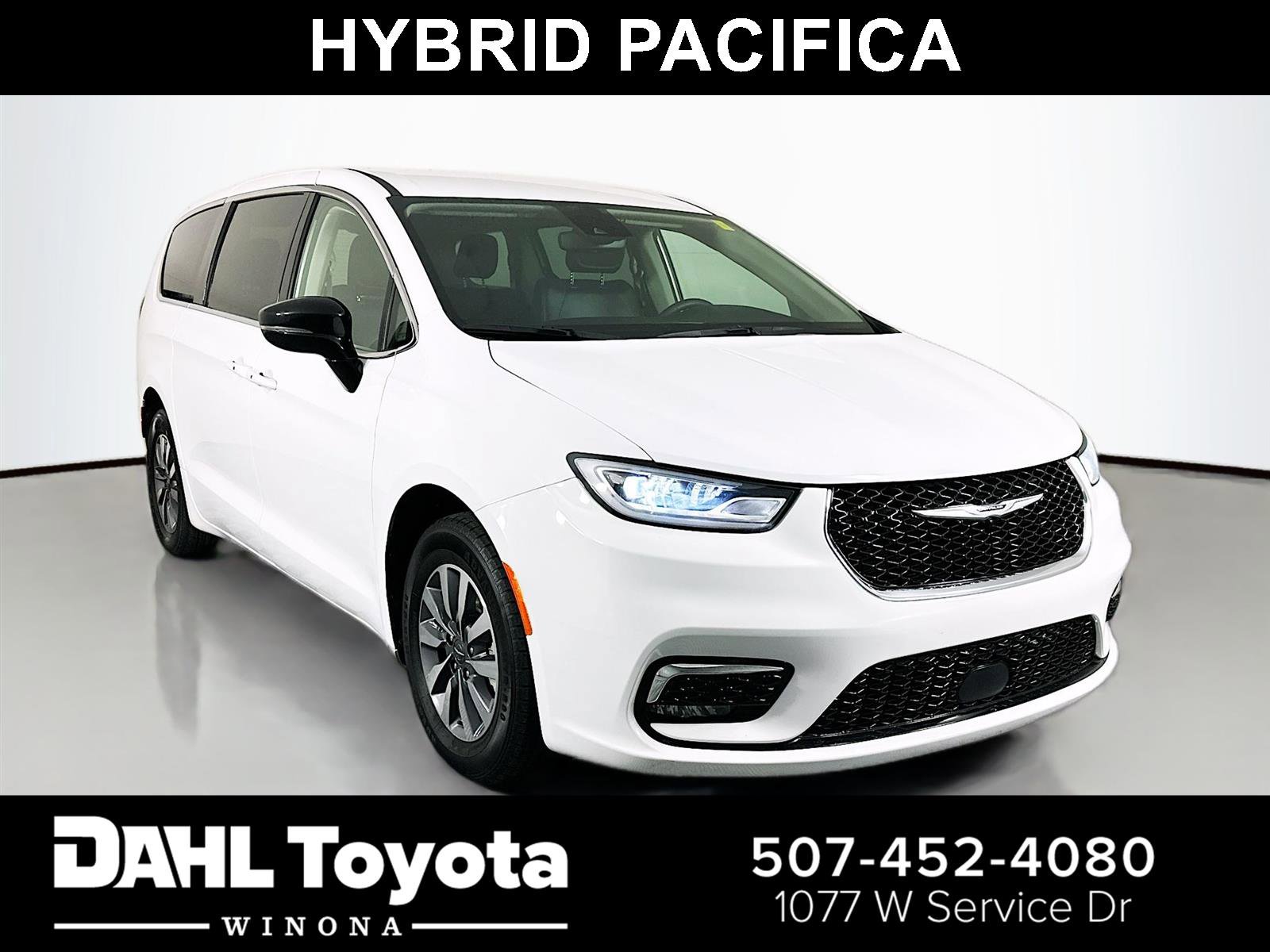 Used 2024 Chrysler Pacifica Select image 1