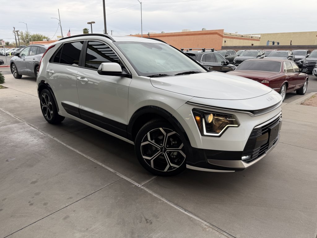 Used 2023 Kia Niro EX Touring image 6