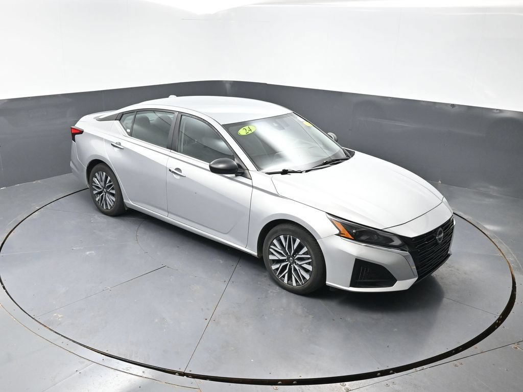 Used 2024 Nissan Altima 2.5 SV FWD image 41
