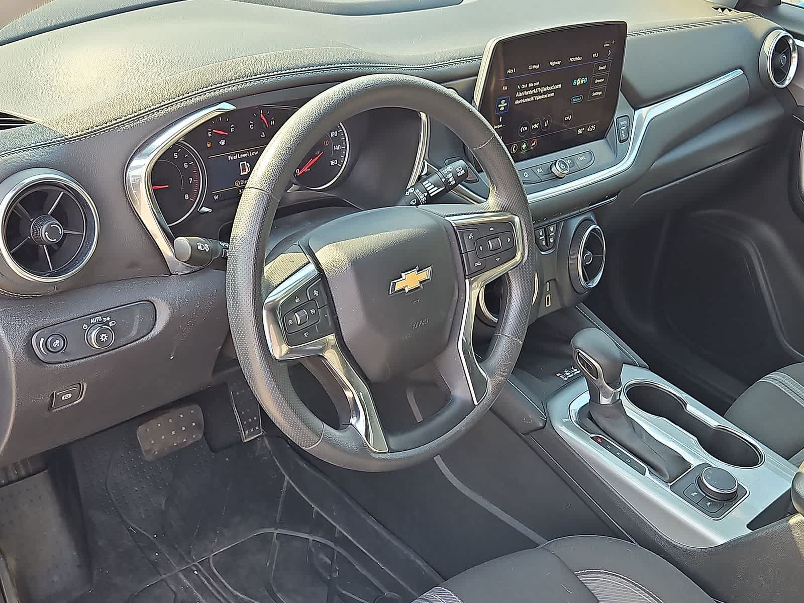 Used 2025 Chevrolet Blazer LT w/ Convenience Package FWD image 16