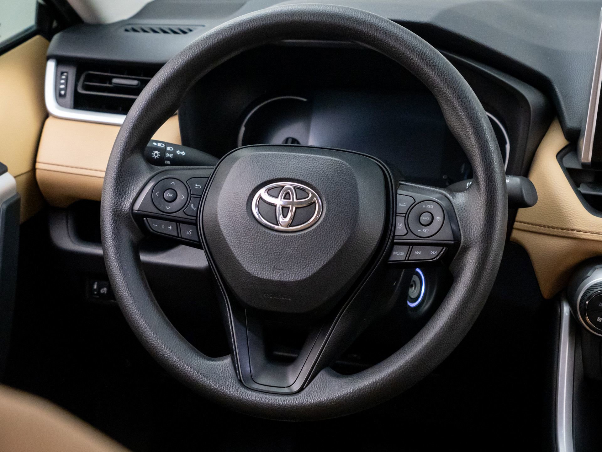 Used 2024 Toyota RAV4 LE AWD/4WD image 10